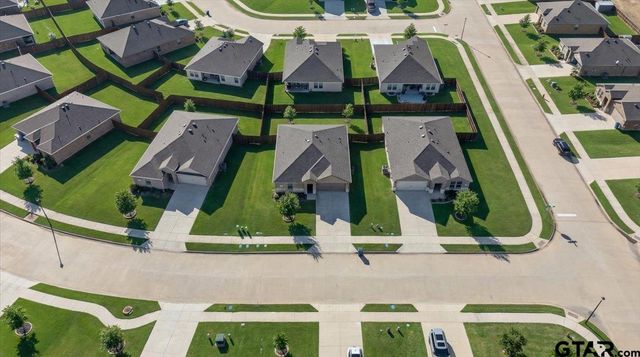 1203 Hidden Valley Dr, Chandler, TX 75758