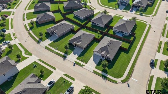 1203 Hidden Valley Dr, Chandler, TX 75758