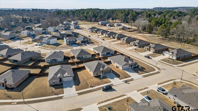 1203 Hidden Valley Dr, Chandler, TX 75758