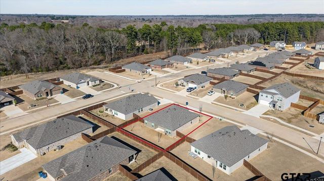 1203 Hidden Valley Dr, Chandler, TX 75758