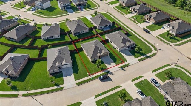 1203 Hidden Valley Dr, Chandler, TX 75758