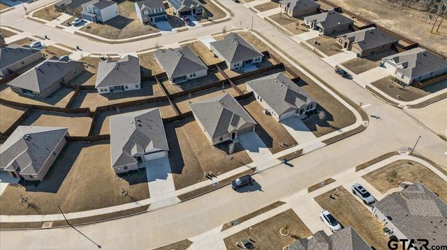 1203 Hidden Valley Dr, Chandler, TX 75758