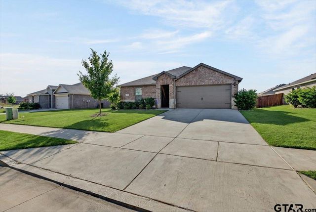1203 Hidden Valley Dr, Chandler, TX 75758