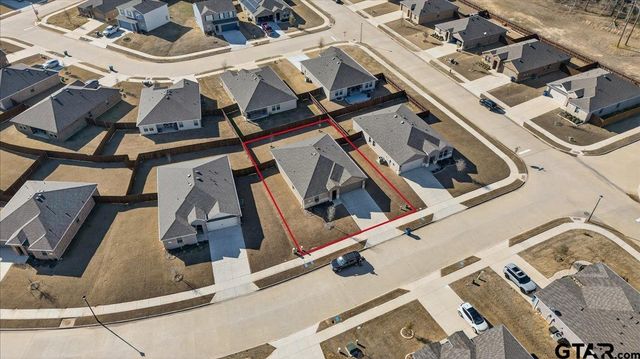 1203 Hidden Valley Dr, Chandler, TX 75758