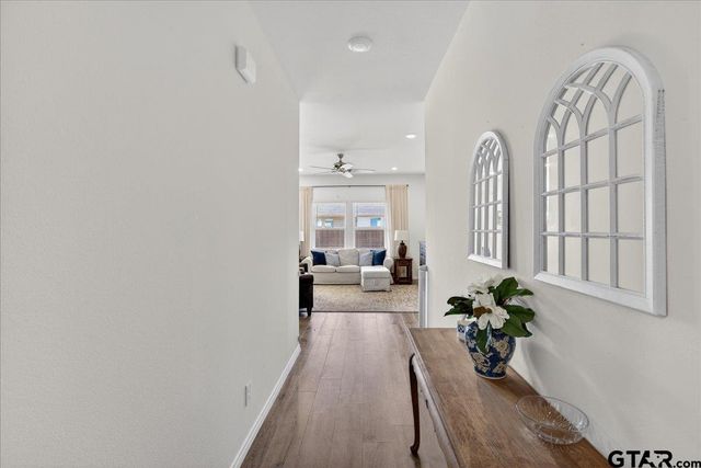 1203 Hidden Valley Dr, Chandler, TX 75758