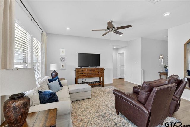 1203 Hidden Valley Dr, Chandler, TX 75758