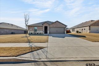 1203 Hidden Valley Dr, Chandler, TX 75758