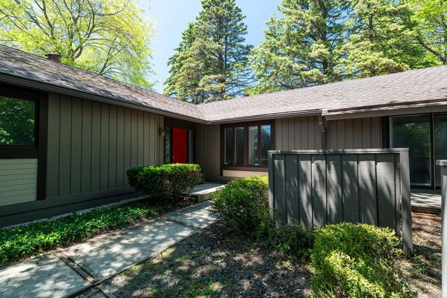 8 Pinewood COURT, Wind Point, WI 53402