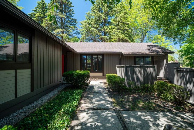 8 Pinewood COURT, Wind Point, WI 53402
