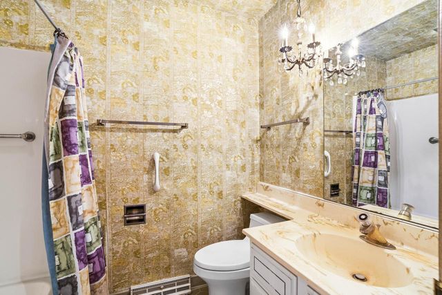 8 Pinewood COURT, Wind Point, WI 53402