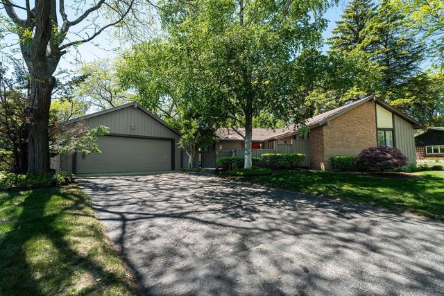 8 Pinewood COURT, Wind Point, WI 53402