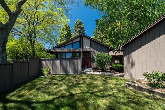 8 Pinewood COURT, Wind Point, WI 53402