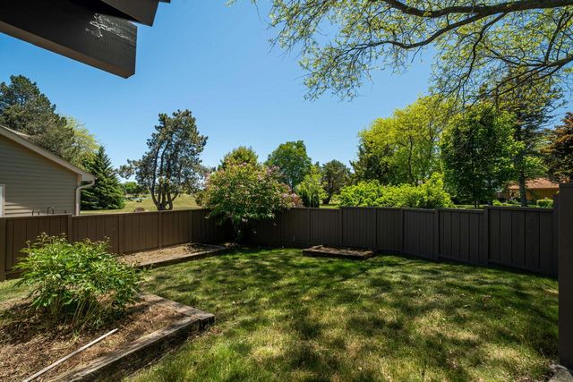 8 Pinewood COURT, Wind Point, WI 53402