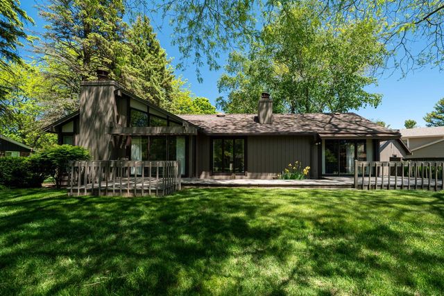 8 Pinewood COURT, Wind Point, WI 53402
