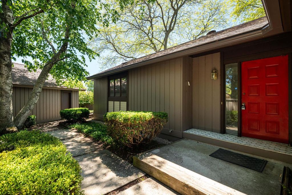 8 Pinewood COURT, Wind Point, WI 53402