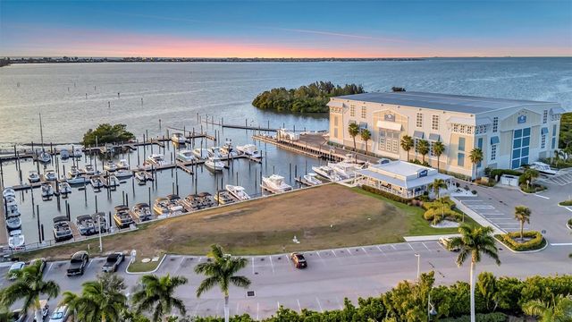 246 SAPPHIRE LAKE DRIVE 201, Bradenton, FL 34209