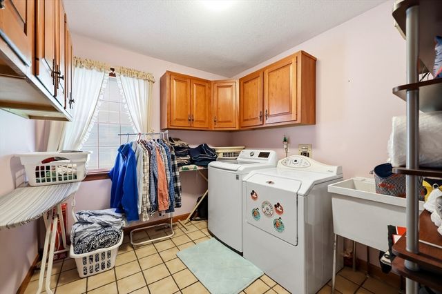 2 Christopher Cir, Wilbraham, MA 01095