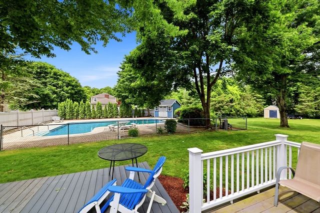 2 Christopher Cir, Wilbraham, MA 01095