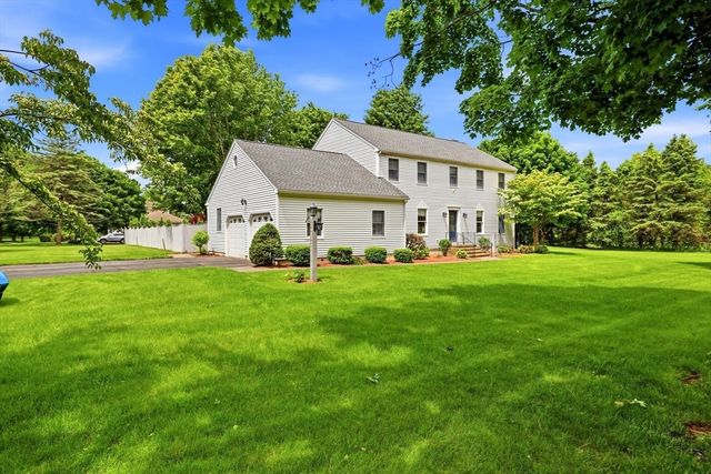 2 Christopher Cir, Wilbraham, MA 01095