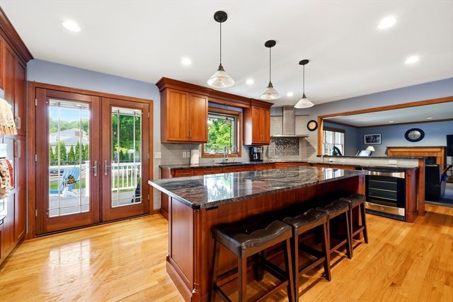 2 Christopher Cir, Wilbraham, MA 01095