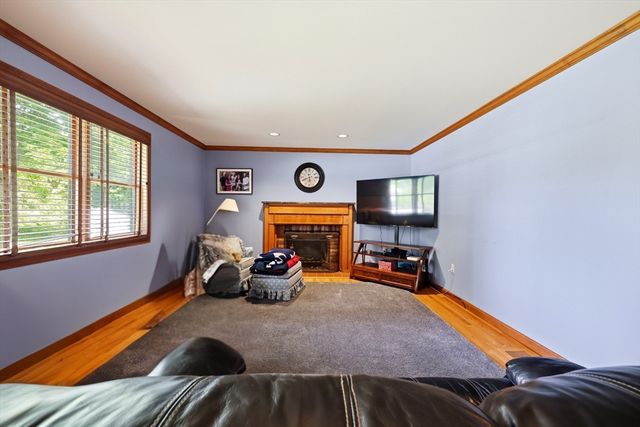 2 Christopher Cir, Wilbraham, MA 01095