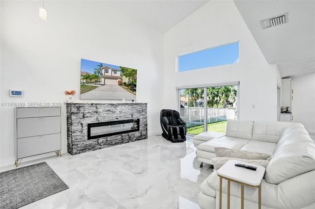 5380 NW 117th Ave, Coral Springs, FL 33076