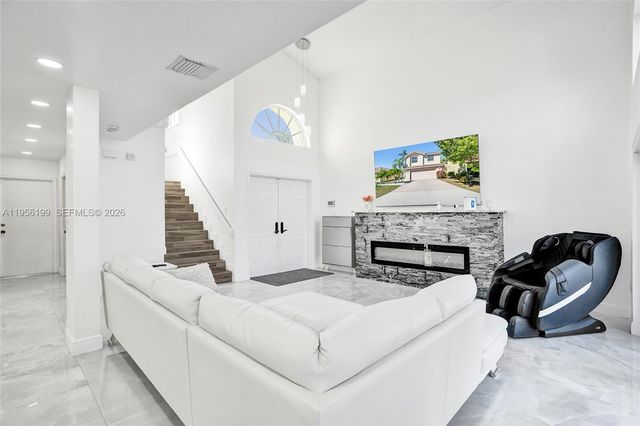 5380 NW 117th Ave, Coral Springs, FL 33076