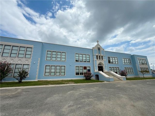 332 34th St Apt 204, Newport News, VA 23607