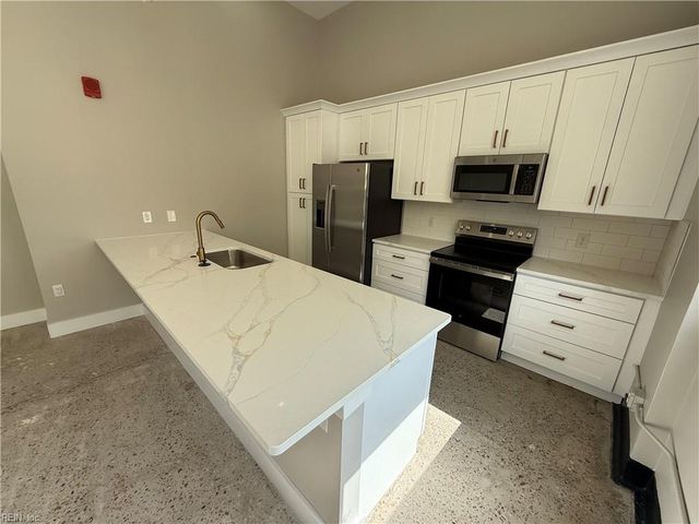 332 34th St Apt 204, Newport News, VA 23607