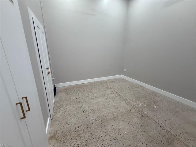 332 34th St Apt 204, Newport News, VA 23607