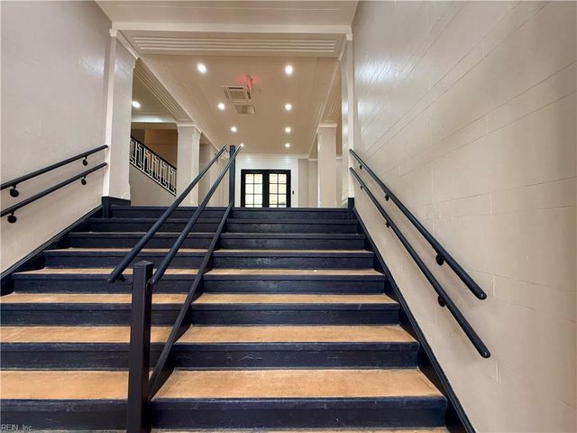 332 34th St Apt 204, Newport News, VA 23607