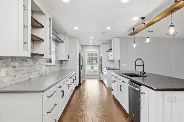 726 Laramie Drive, Lewisville, TX 75077