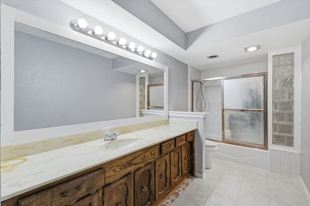 726 Laramie Drive, Lewisville, TX 75077