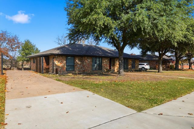 726 Laramie Drive, Lewisville, TX 75077