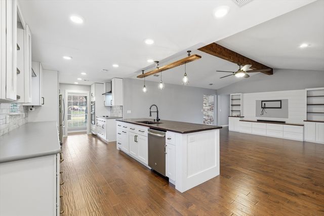 726 Laramie Drive, Lewisville, TX 75077