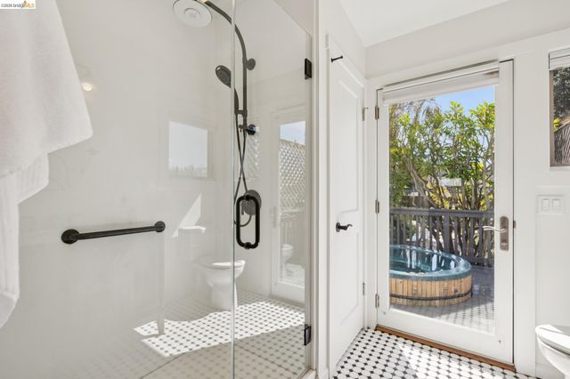 915 63Rd St, Oakland, CA 94608