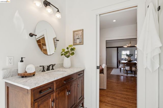 915 63Rd St, Oakland, CA 94608
