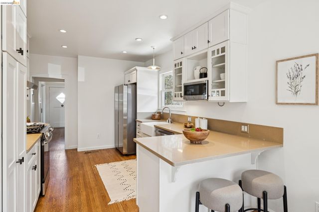 915 63Rd St, Oakland, CA 94608