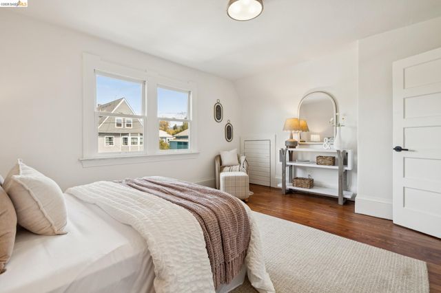 915 63Rd St, Oakland, CA 94608