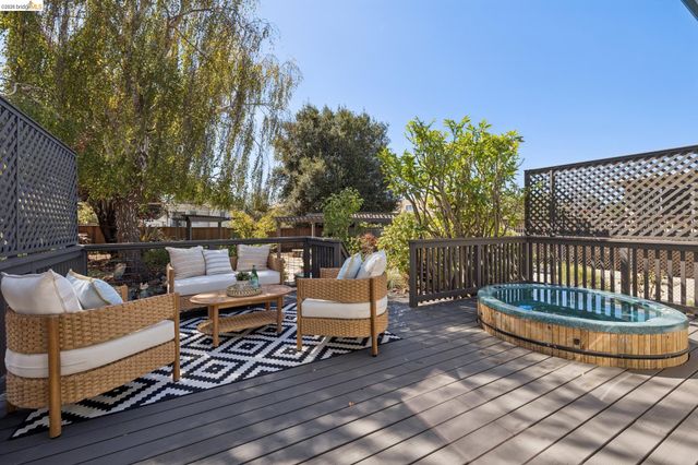 915 63Rd St, Oakland, CA 94608