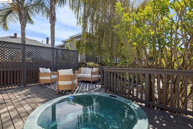915 63Rd St, Oakland, CA 94608