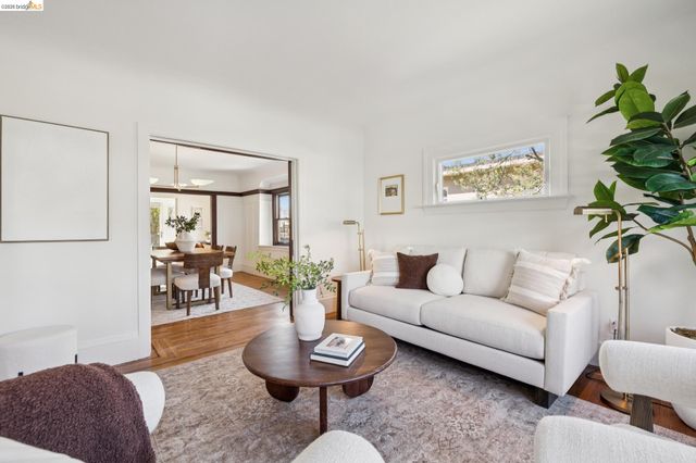 915 63Rd St, Oakland, CA 94608