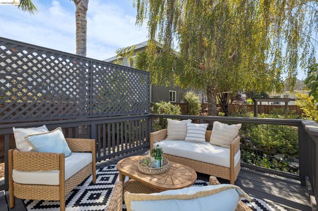 915 63Rd St, Oakland, CA 94608