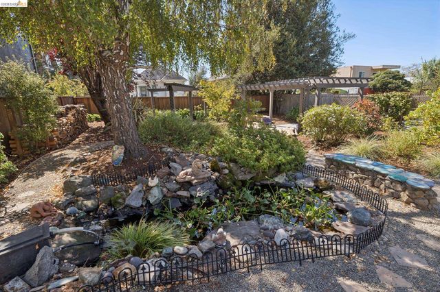 915 63Rd St, Oakland, CA 94608