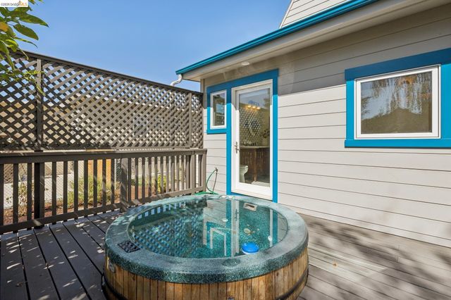 915 63Rd St, Oakland, CA 94608