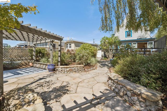 915 63Rd St, Oakland, CA 94608