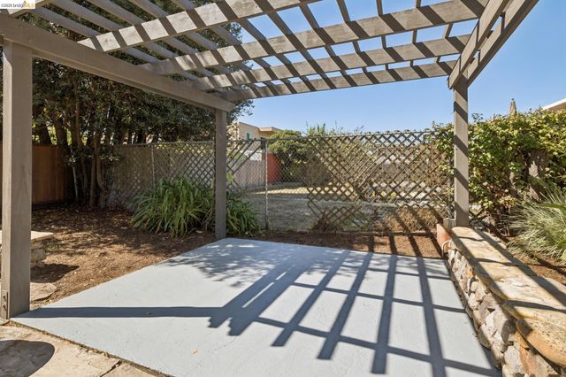 915 63Rd St, Oakland, CA 94608