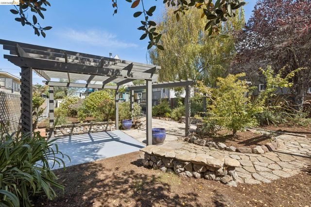 915 63Rd St, Oakland, CA 94608