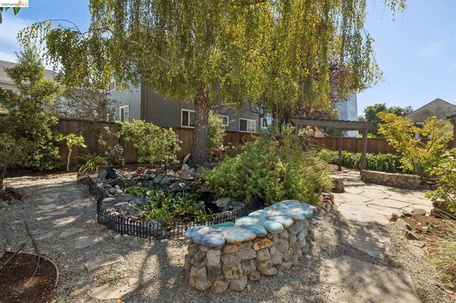 915 63Rd St, Oakland, CA 94608