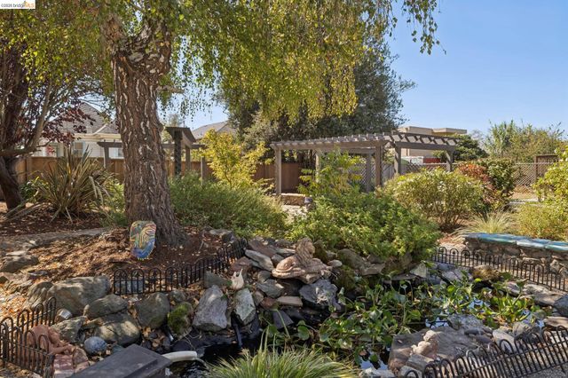 915 63Rd St, Oakland, CA 94608